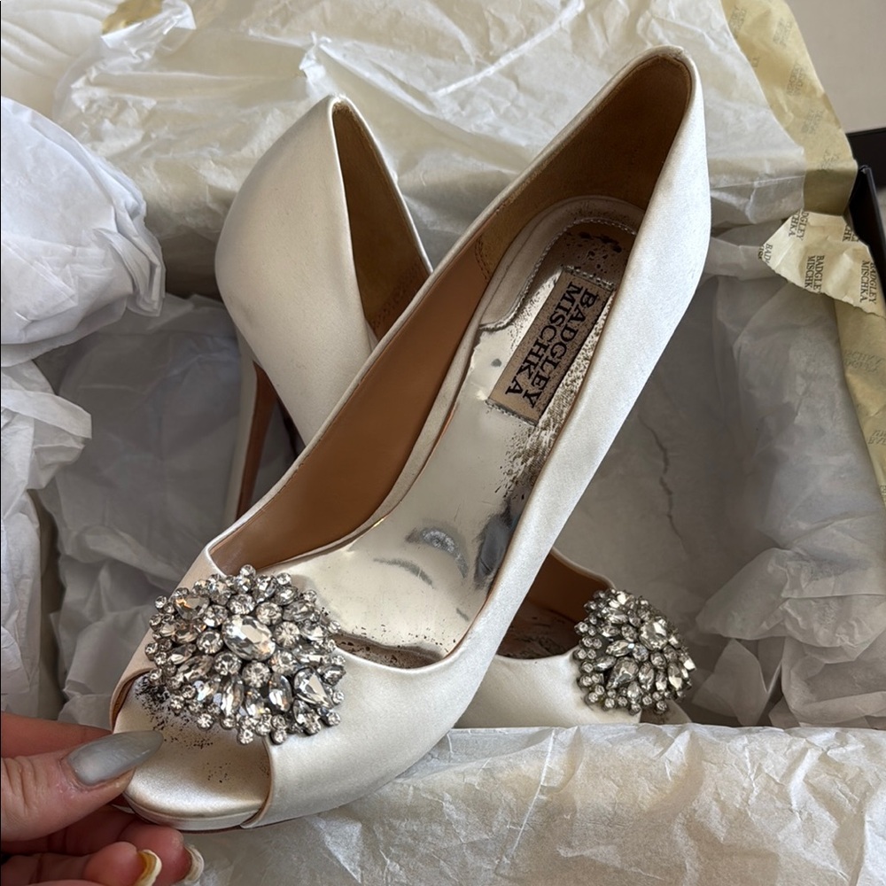 Badgley Mischka Women's White Peep-Toe Heels